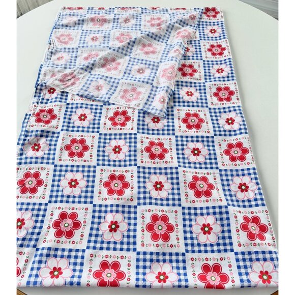 Vintage 70s tablecloth, red pink white daisy flowers,  blue checkered pattern - Picture 3 of 6